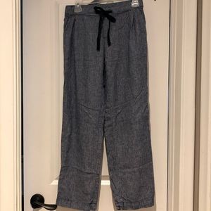 Wide-leg summer pants.